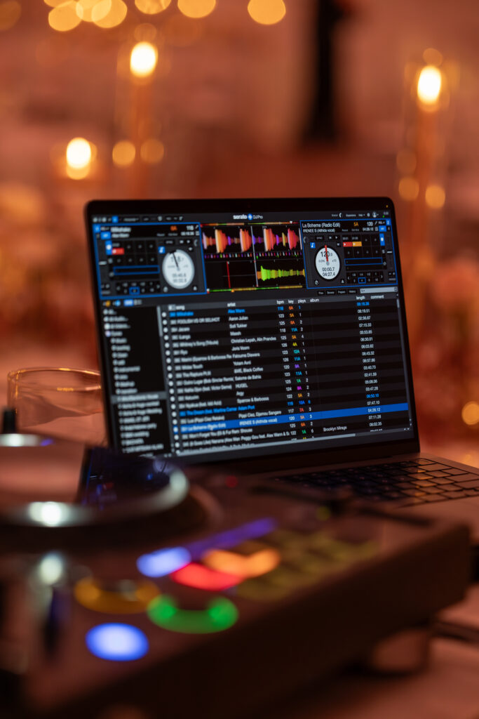 Console de DJ lors d'un mariage