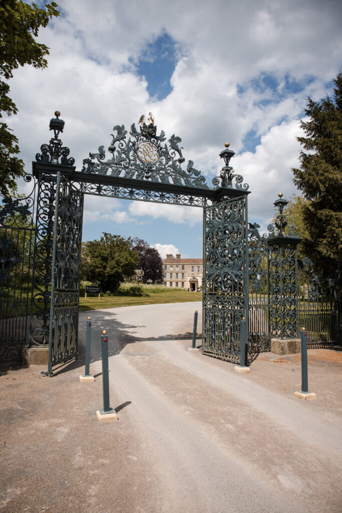 Portail principal d'entrée au Elmore Court Gloucestershire en Angleterre