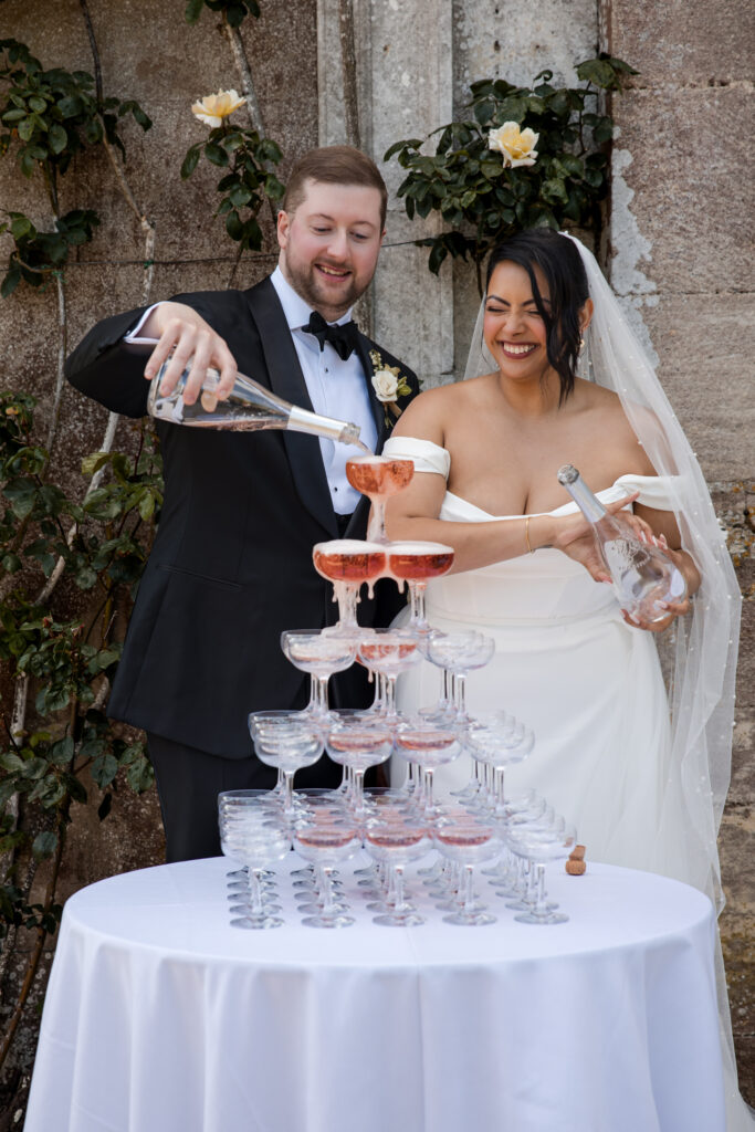 Tour de champagne lors d'un mariage