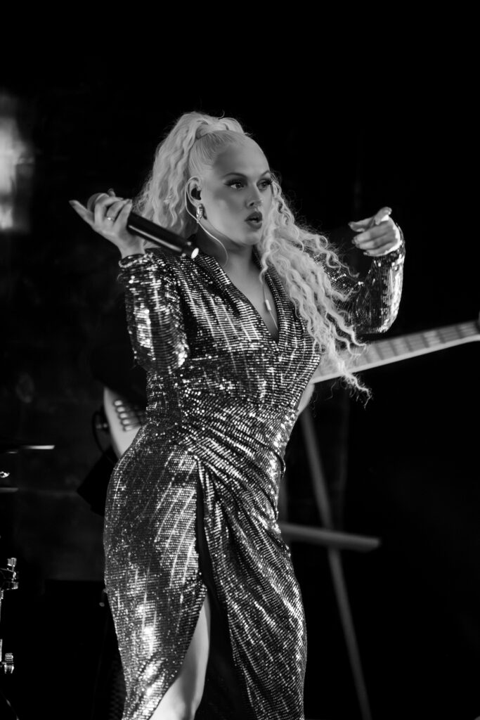 Katie - Chanteuse du groupe AlleyCat en Angleterre