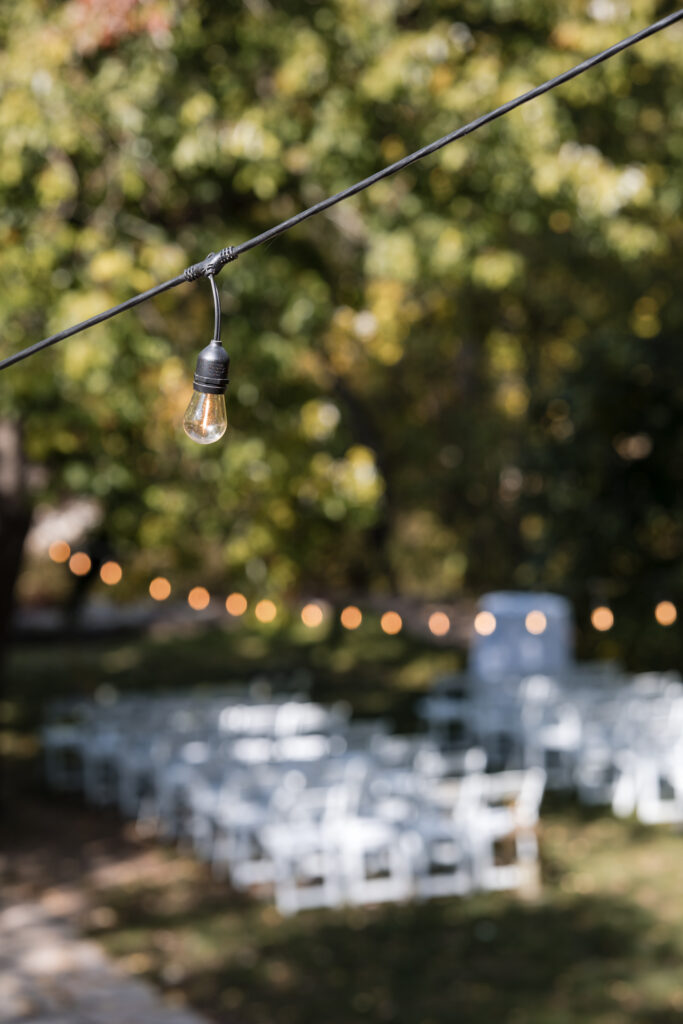 Mariage en toute intimité au Café de l'horloge (Rigaud) dans le jardin au bord de l'eau.